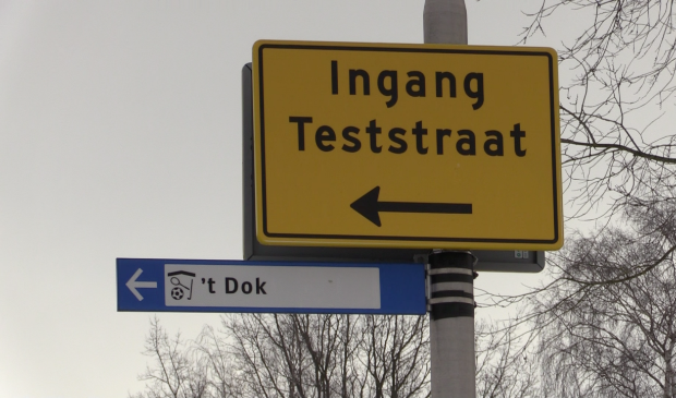 <p>Corona-teststraat in sporthallen 't Dok.</p>
