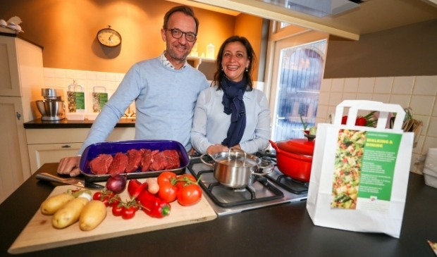 <p> Els Roosenbeek runt samen met Kees Kamsteeg komen met een leuk initiatief: Walking&Dining. FOTO: Bert Jansen.</p>