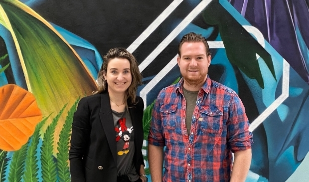<p>Dominic Graat en Inge Manders vormen niet alleen het gepassioneerde Veldhovense DJ-duo Carte Blanq, maar hebben ook een passie voor persoonlijke ontwikkeling. FOTO: Graat.</p>
