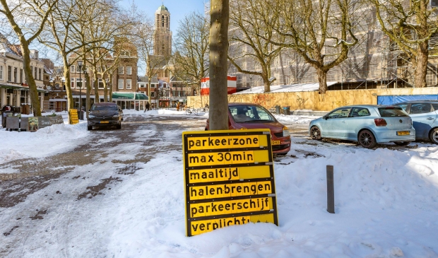<p>Grote Kerkplein tijdelijk beschikbaar als parkeerlocatie.</p>