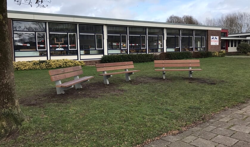 Nieuwe bankjes voor De Fontein