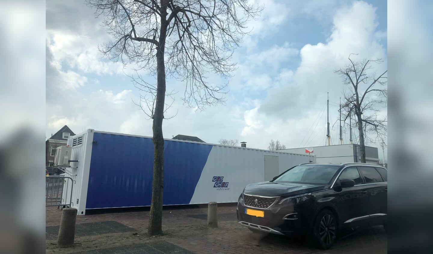 De testunit op het Havenplein in Genemuiden.