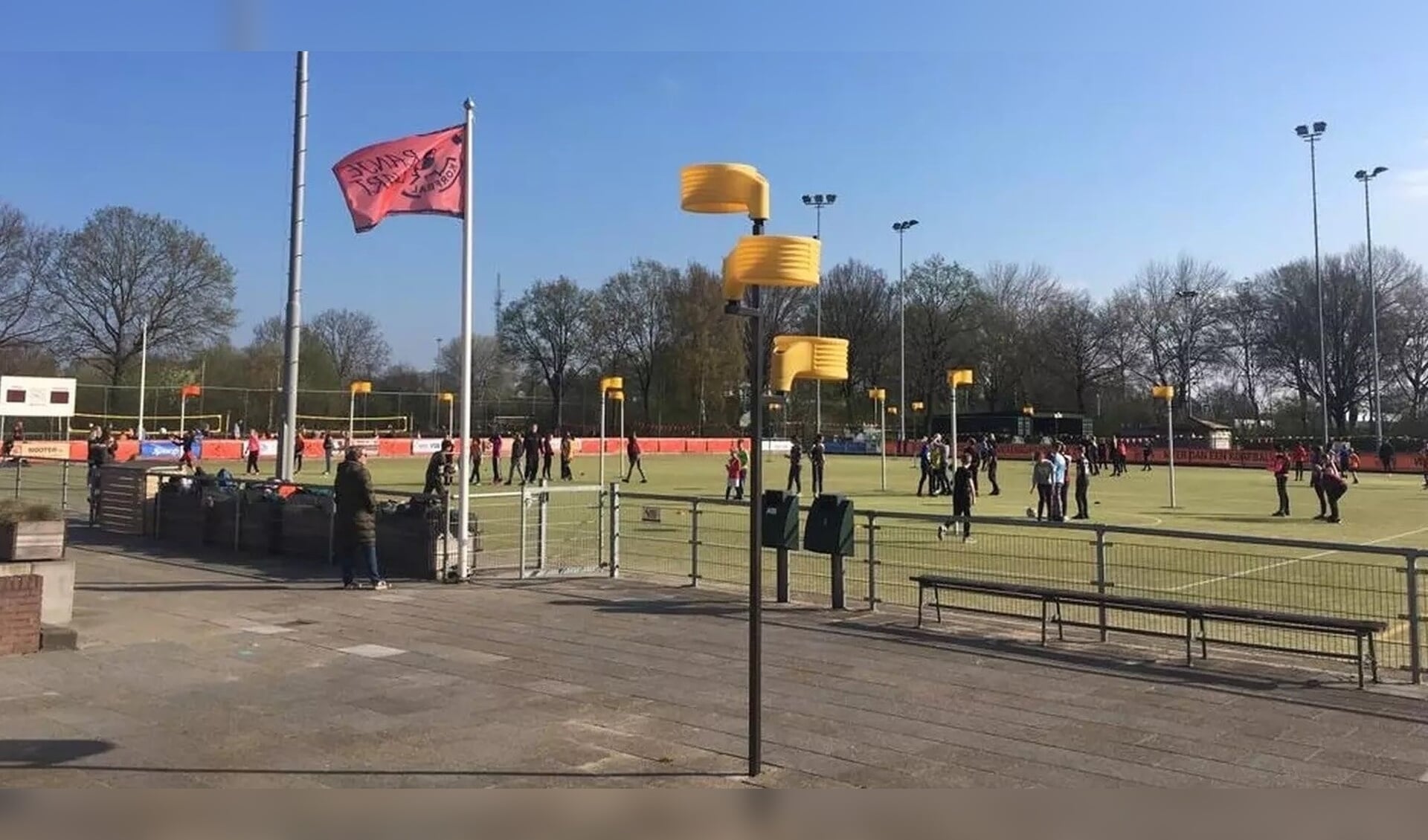 Korfbalboom bij Oranje Zwart op sportpark Marslanden.