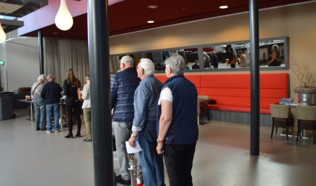 <p>Stemmen in De Meerpaal.</p>