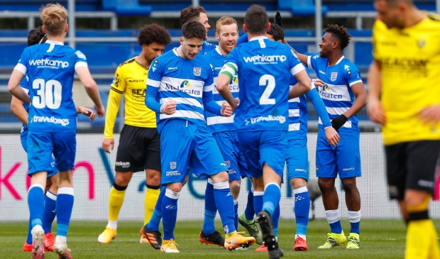<p>PEC viert de 1-0 van Slobodan Tedic (in het midden met gebalde vuisten).</p>