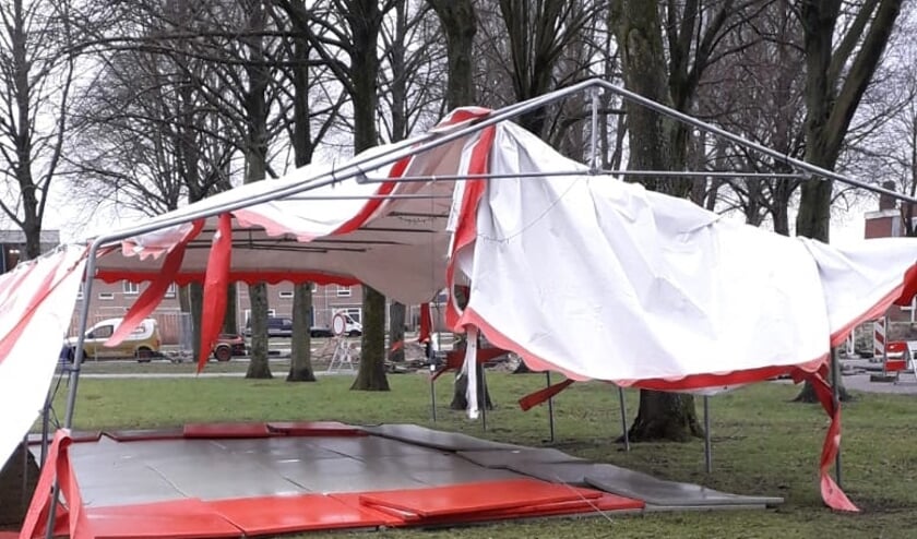 Bij een storm in maart waarde de tent van Shoganai Judo Dronten kapot.