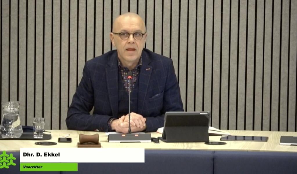 Dinand Ekkel opent de vergadering.