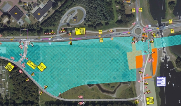 De situatie vanaf juni met in het westen (links) de stoplichten en in het zuiden (onder) de tijdelijke weg van en naar Elburg.