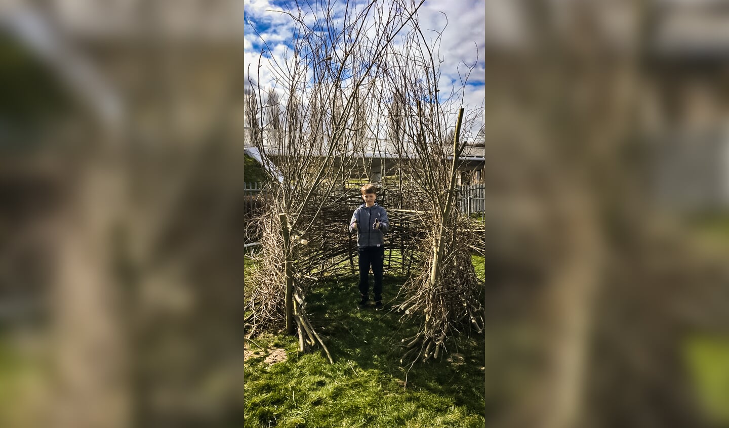 Groep 8 leerling Daniël is trots op zijn bijdrage aan de hut 