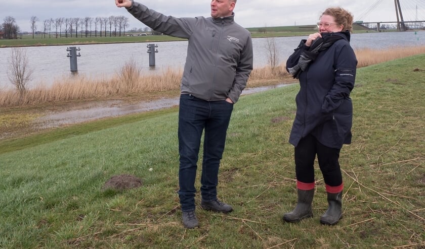 Marc van der Kolk en Jessica Borst van de Natuurvereniging IJsseldelta