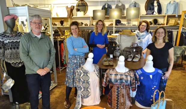 V.l.n.r.: Wim v.d. Koppel, Martine Kruider, Corine Kroon, Erica Schagen en Marianne Stienstra