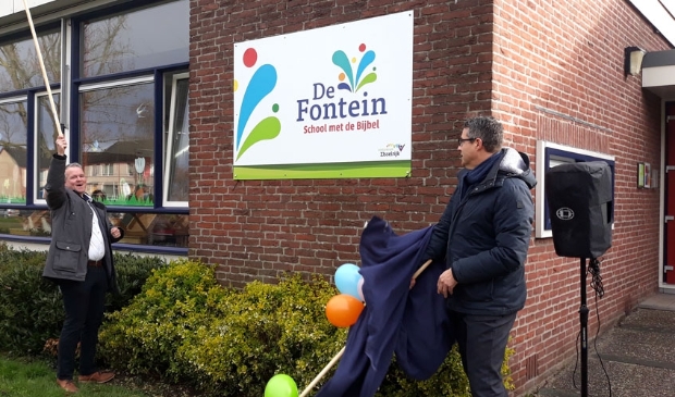 <p>Het nieuwe beeldmerk van SmdB De Fontein onthuld</p>