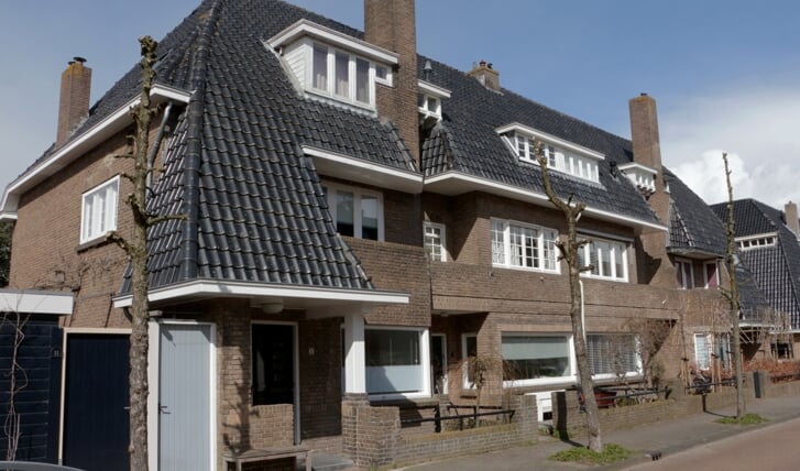 Door architect J.M. Mante ontworpen huizen in de stijl van de Amsterdamse school aan de Emmastraat.