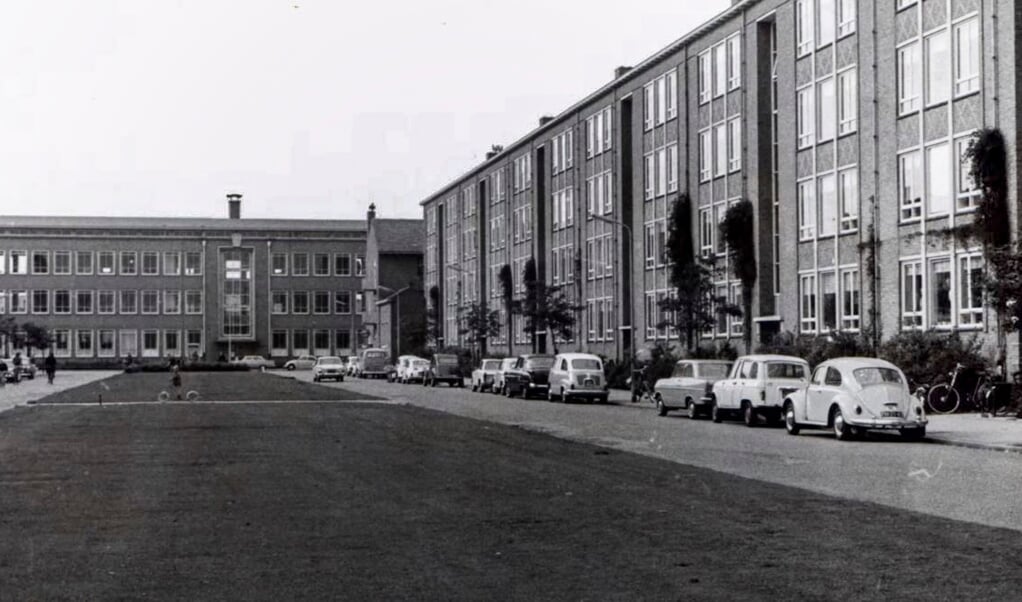 Hanzelaan en Ambachtsschool in de oude Hanzewijk.