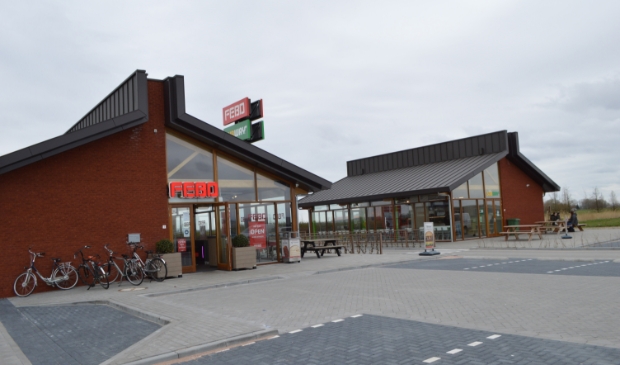 Links de FEBO, rechts de Subway.