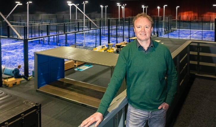 Er komen straks nog vijf indoorpadelbanen bij in de IJsselhallen. Diederik Meijntjes is dan manager van de grootste padellocatie van Nederland. 