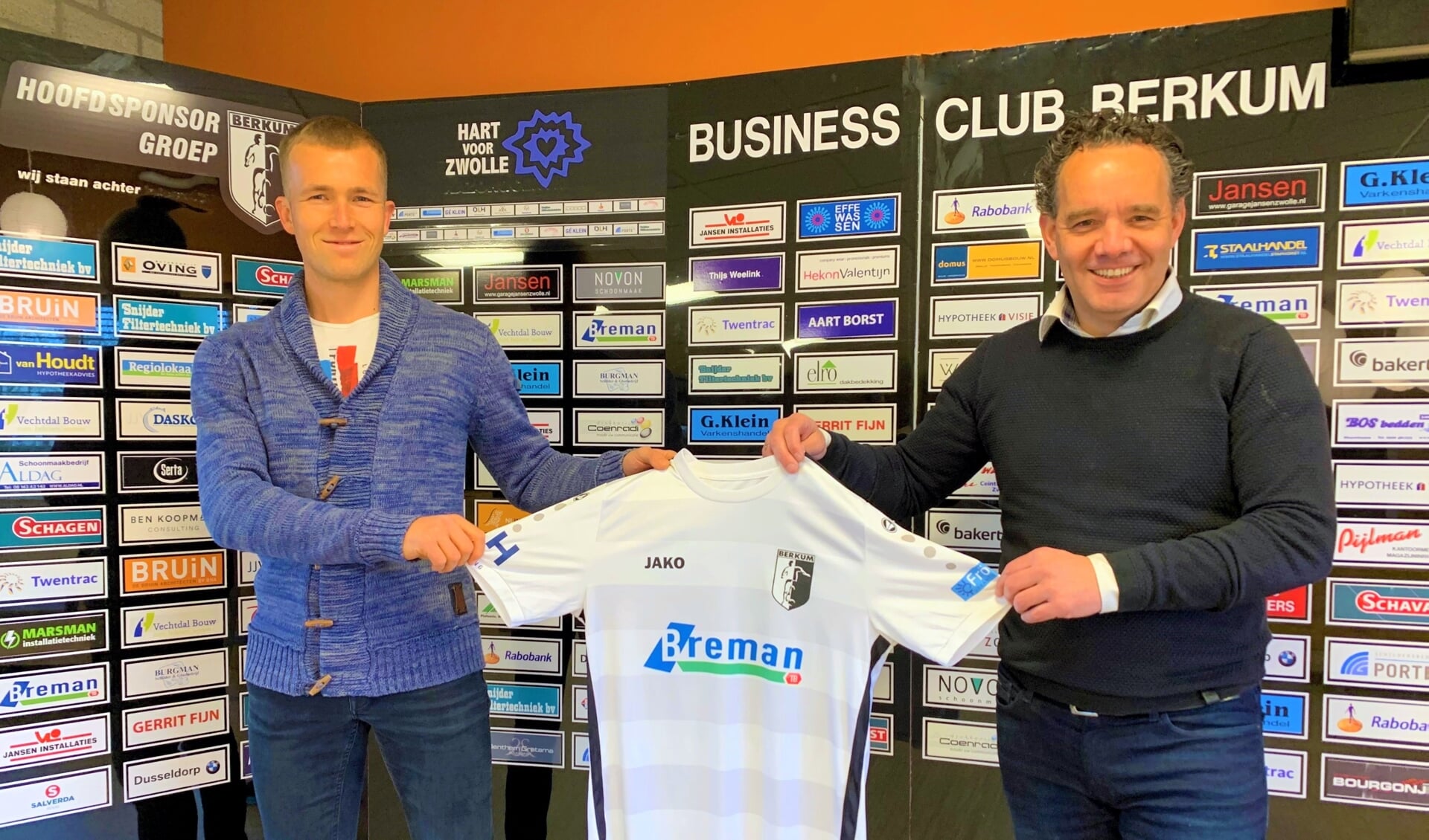 Aanwinst Martijn Brakke met Henk-Jan van der Veer in de businessclub van Berkum.