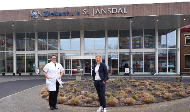 <p> Links internist-infectioloog Ouafae Karimi – rechts huisarts Alja Sluiter </p>