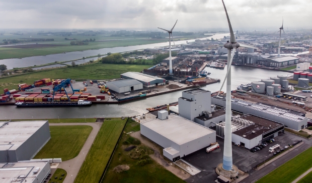 De Zuiderzeehaven heeft veel baat bij een verbreding van de sluizen bij Kornwerderzand.