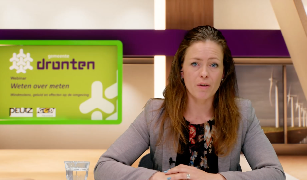 Suze Teunissen van de gemeente Dronten presenteerde de informatieavond.