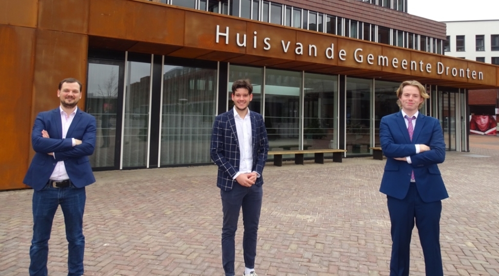 <p>Michael van den Berg (penningmeester), Stephan Hollander (secretaris) en Laurens Graver (voorzitter).</p>