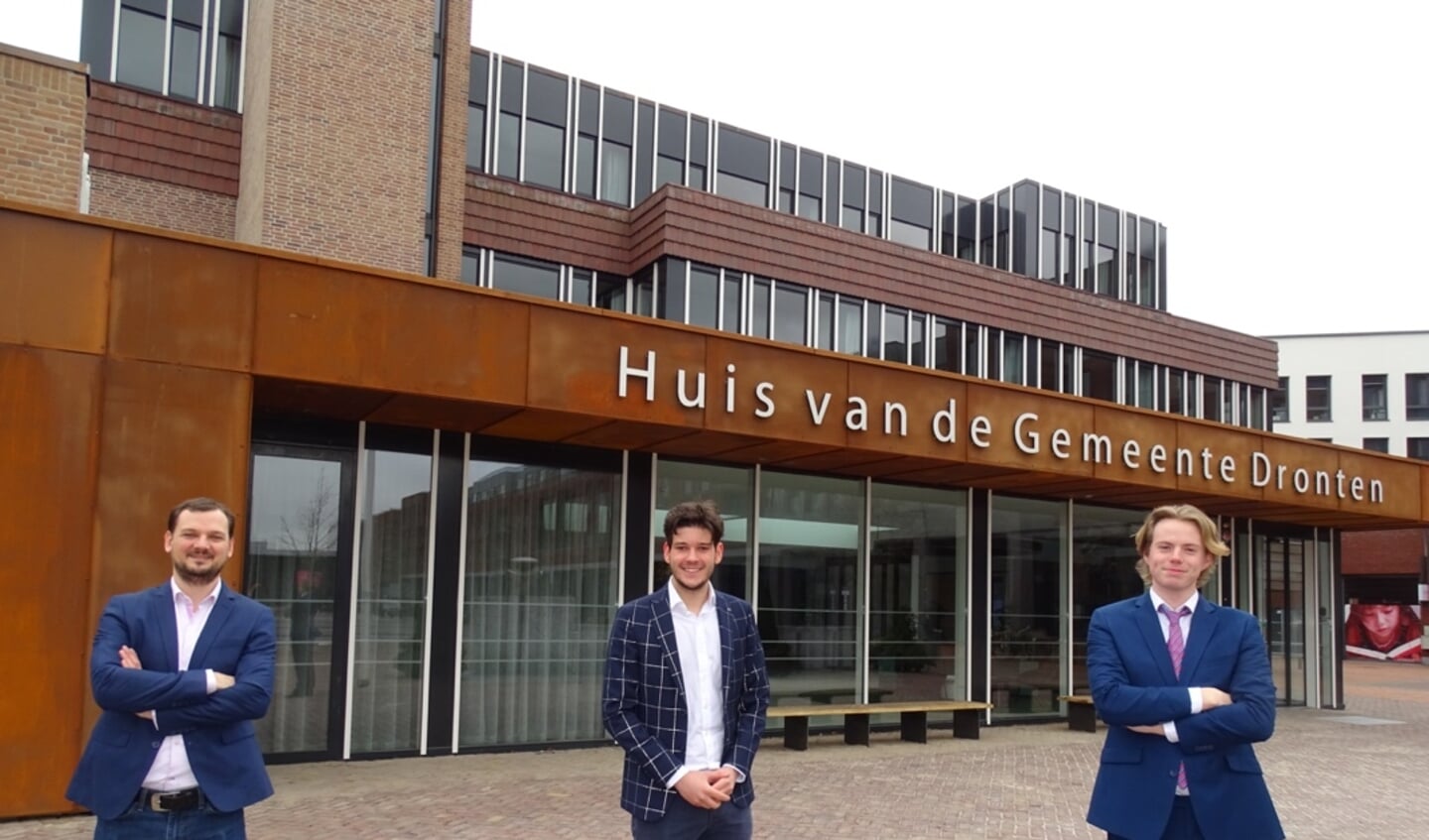 Michael van den Berg (penningmeester), Stephan Hollander (secretaris) en Laurens Graver (voorzitter).