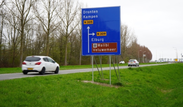 De Biddingringweg aan de westkant van Dronten.