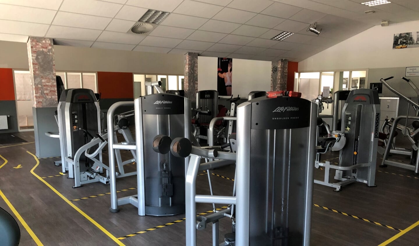 Een lege fitnesszaal bij Van Dijk Sport & Fitnesscentrum. 