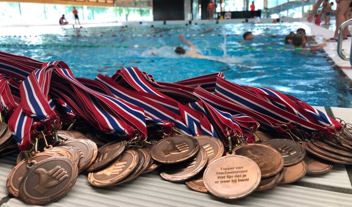 100 medailles tijdens SterZwem lessen
