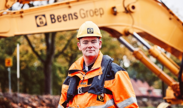 <p>Beens Groep werkzaamheden aanbrengen damwand in het kanaal van beek en donk.</p>