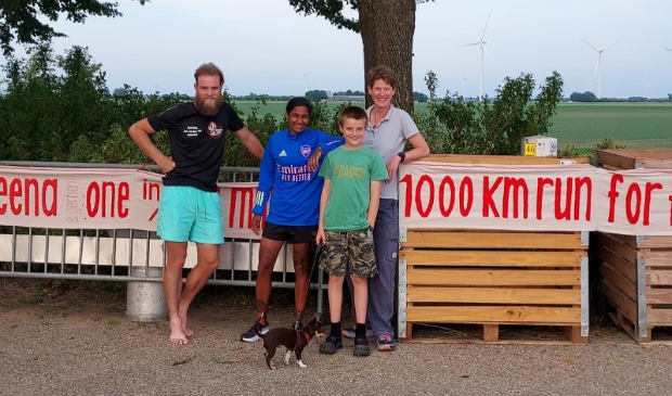 Ultralopers Gerben Oevermans en Sameena van der Mijden met sportfysio Ingrid van der Vlist