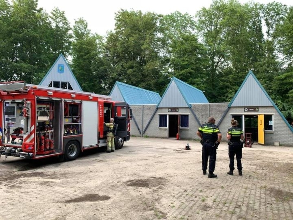<p>Brandweer en politie bij de Flevo-Scouts.</p>