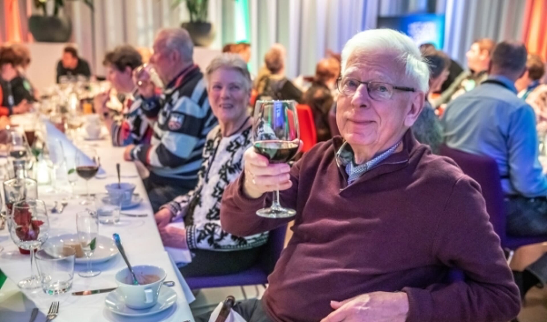 Sinds 2018 organiseert de Dimence Group op kerstavond een diner in het PEC stadion voor ouderen.