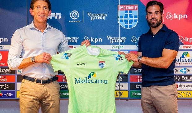 Technisch manager Mike Willems met aanwinst Kostas Lamprou.