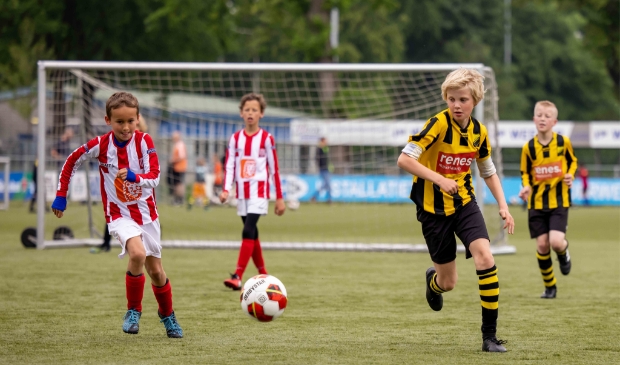 <p>Een beeld van een Regiocupwedstrijd tussen de JO10 2-teams van DOS en IJVV. </p>
