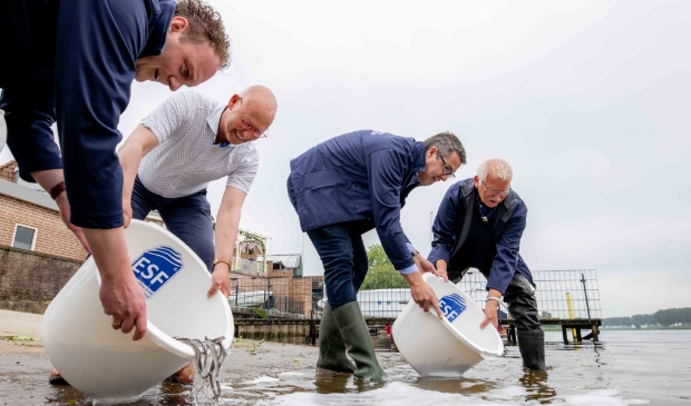 <p>Vlnr: Maarten Slingerland, Bort Koelewijn, Jan Peter van der Sluis en Johan van Heerde.</p>