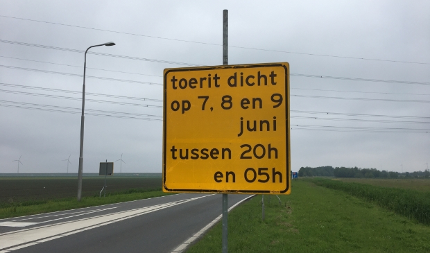 Bord bij de rotonde Kamperhoekweg - Visvijverweg - A6.