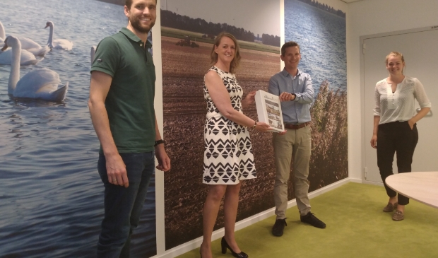 <p>v.l.n.r. Gerard van Nieuwenhuizen, projectleider Vastgoed en Carolien van Rijen directeur-bestuurder beide Woonpalet. Krijn Naeff, projectleider Haafkes en Manon Overdijk, projectleider en MT-lid Knarrenhof</p>