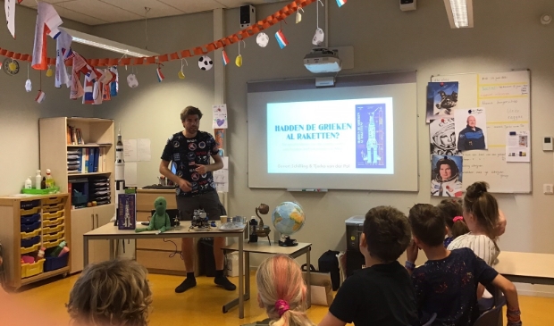 Tjarko van der Pol op bezoek bij de Hoge Weerdschool