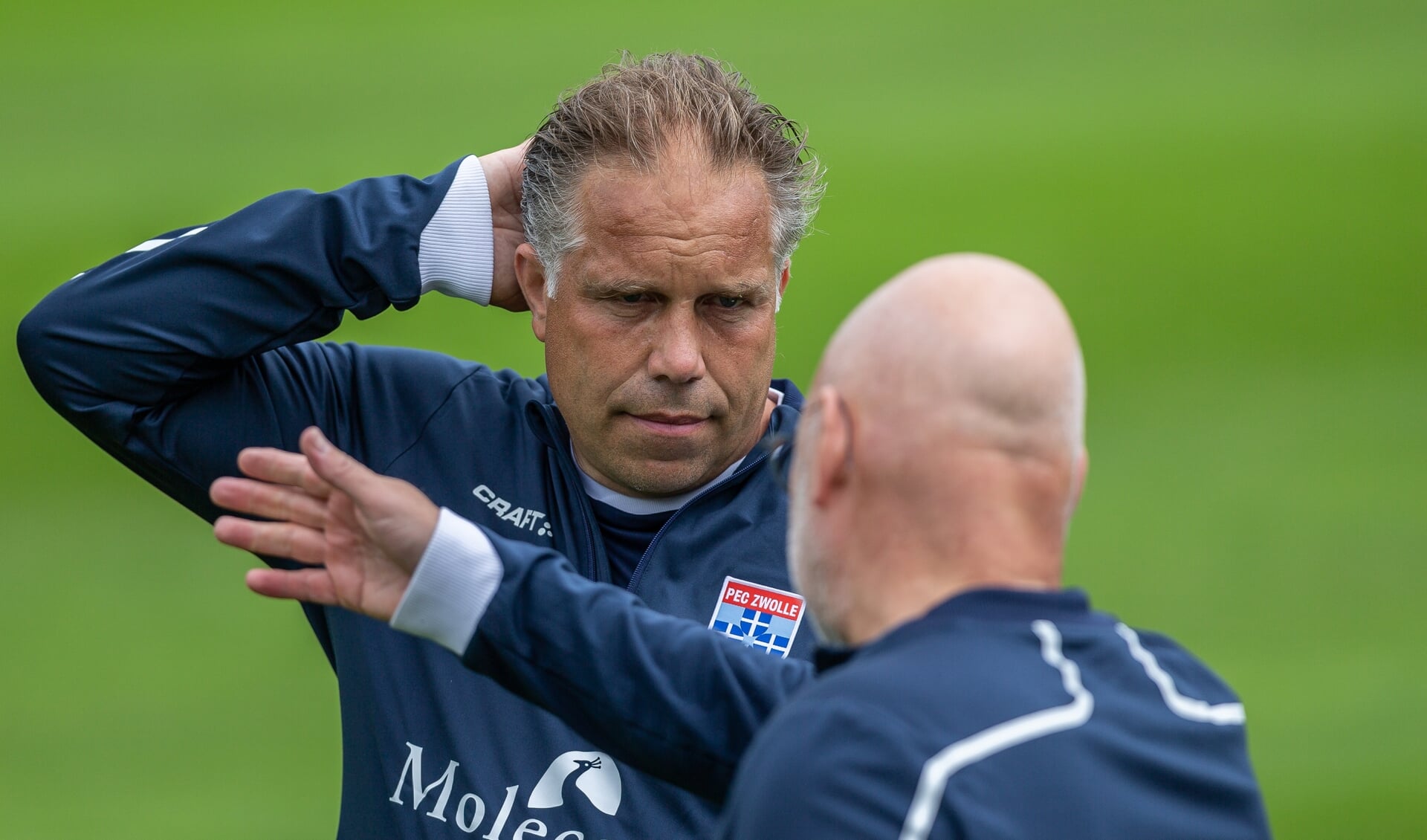 Stof tot nadenken voor trainer Art Langeler na de 3-1 nederlaag tegen Heracles in de laatste oefenwedstrijd. 