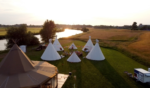 Crowd camping