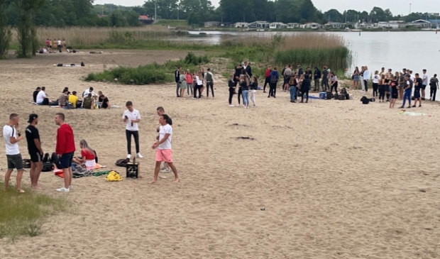 Aan het begin van de avond was het nog rustig op het Spijkstrand.