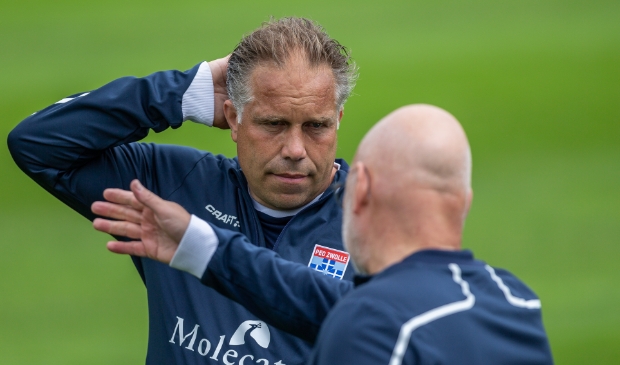 <p>Hoofdbrekens voor PEC Zwolle-trainer Art Langeler na de vijfde nederlaag op rij.</p>