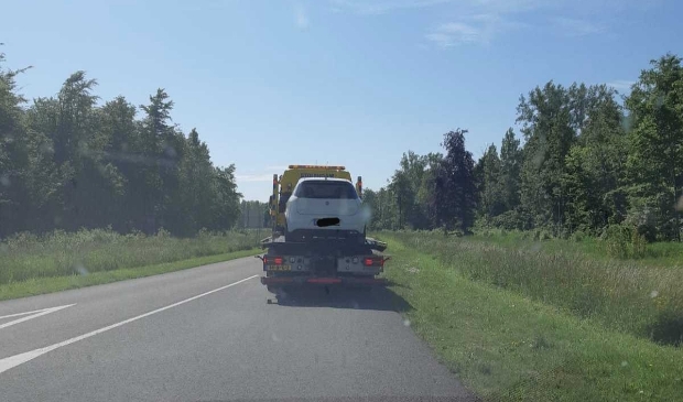 De auto werd in beslag genomen.