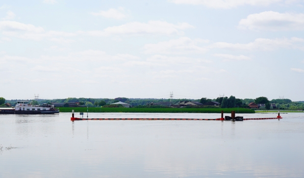 <p>Plasticvanger in de IJssel.</p>