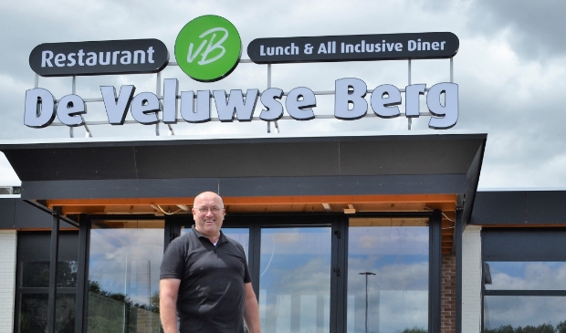 Gastheer Wim Eertink. Hij heeft al 43 jaar ervaring in het vak