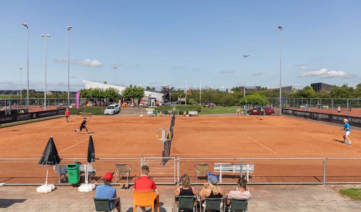 Het tennispark van TC '91 op de finaledag van de Stadshagen Open.