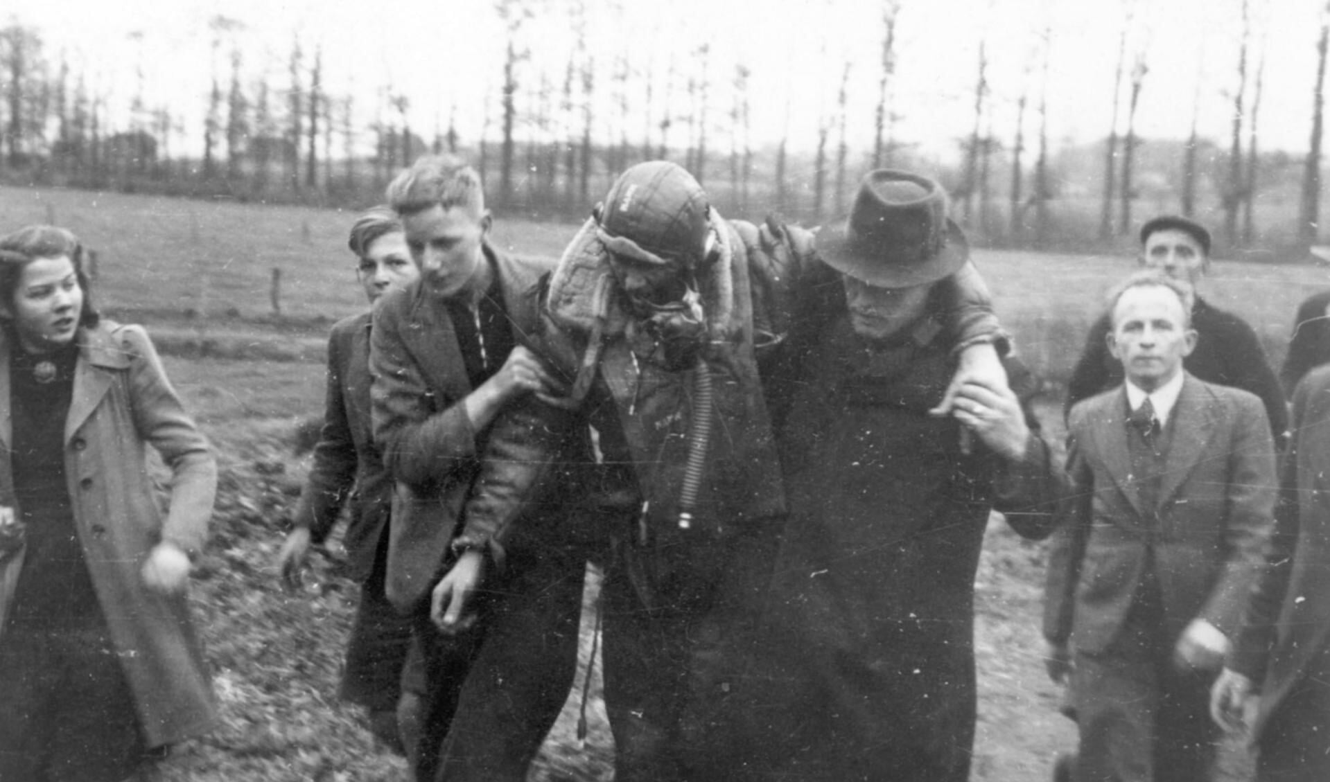 Amerikaanse bommenwerper stort neer in Berkum, Zwolle, 11 januari 1944.