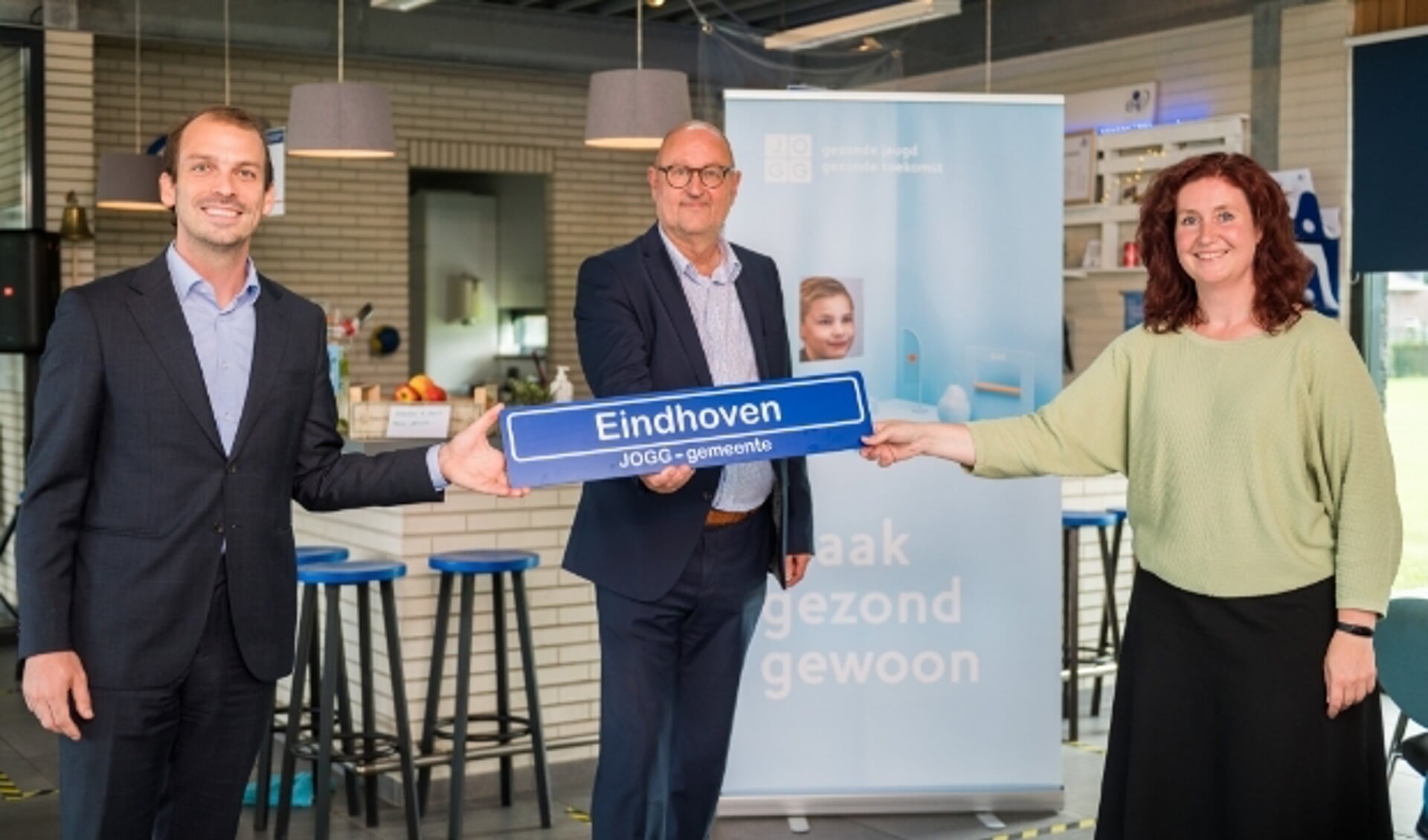 vlnr: wethouder Stijn Steenbakkers, Thieu Smeets (directeur GGD Brabant-Zuidoost), wethouder Renate Richters 