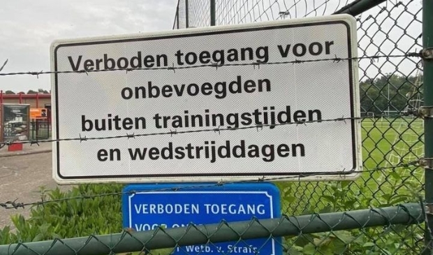 Bord bij de ingang van het sportpark in Dronten-west.